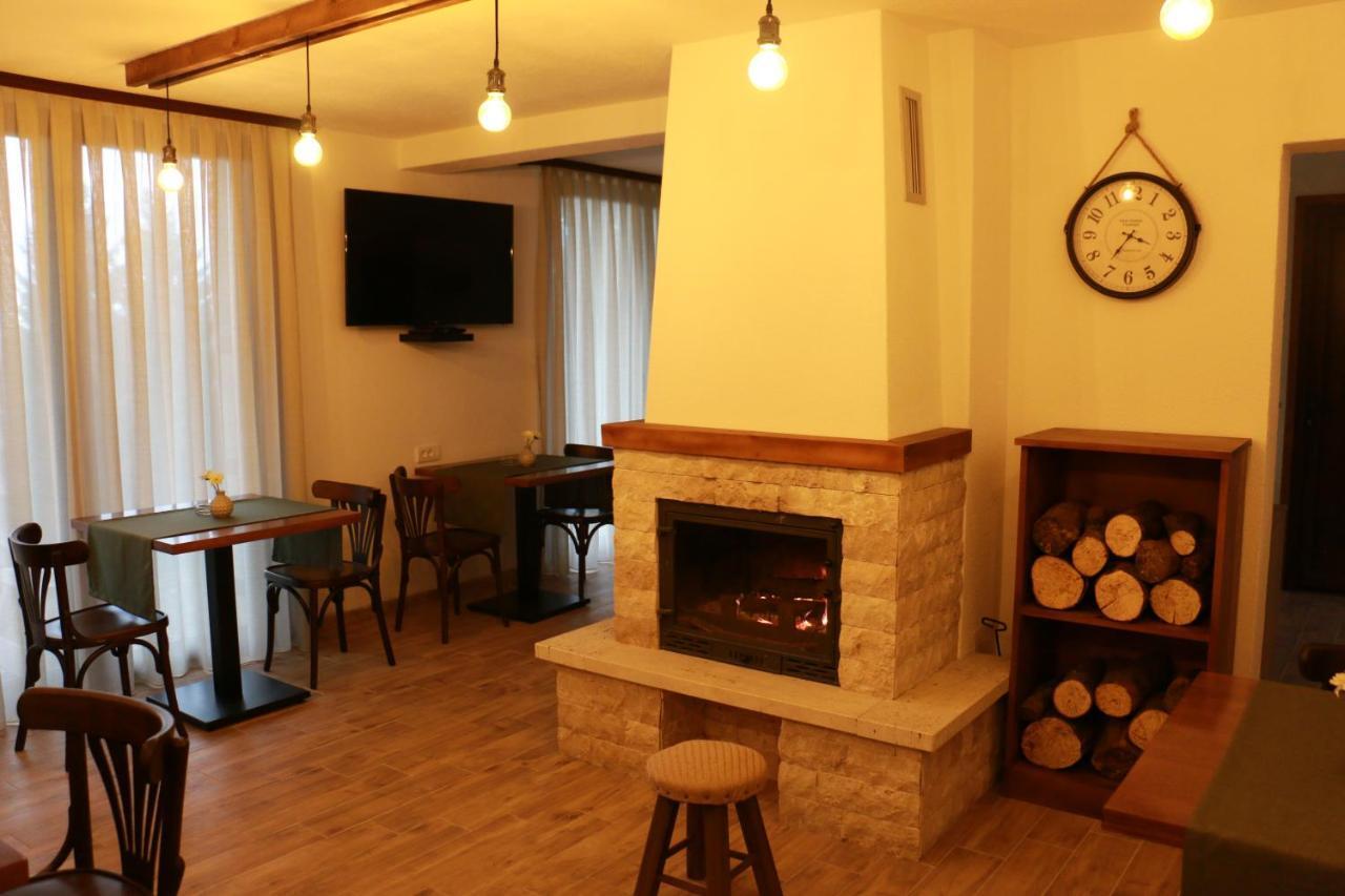 Vila Lucky Kop & Restoran 科帕奥尼克 外观 照片